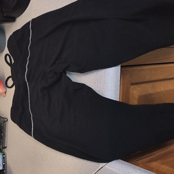 Nike Brand Black Capri Athletic Pants With White Stripes-Brand New-Size Small - Picture 5 of 6